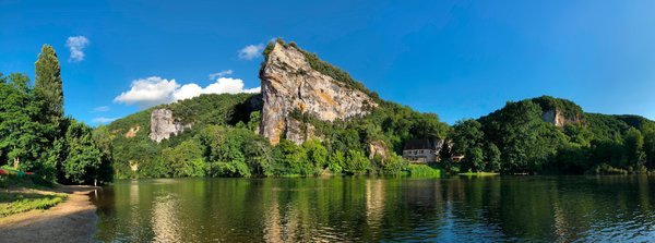 Comment organiser un séjour en Dordogne avec des ateliers de peinture et des visites de sites médiévaux?